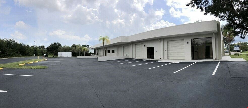 Warehouse with loading dock for lease