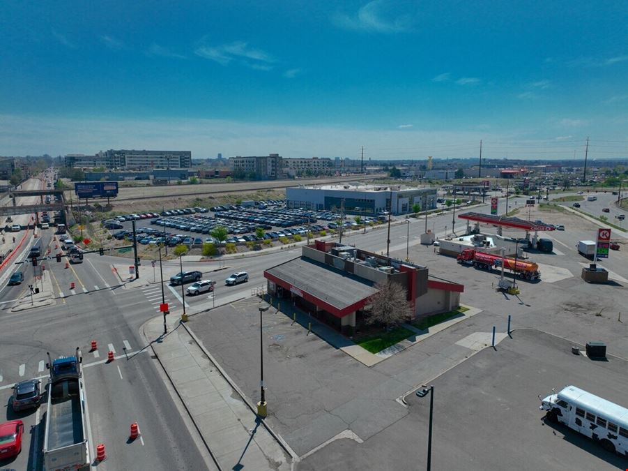 900 West Alameda