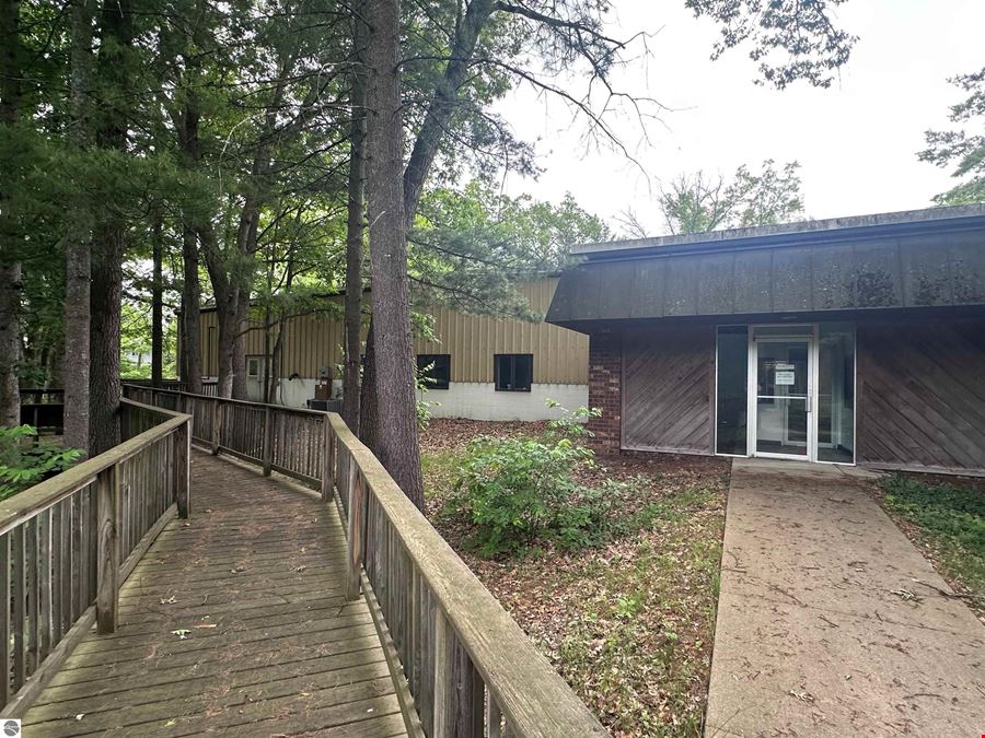 2883 Aero Park Dr
