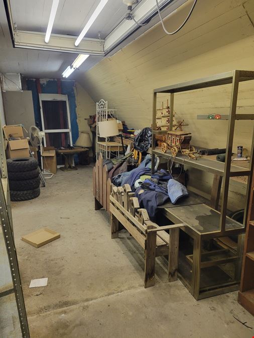 1,008 SF Commercial Shop For Sale