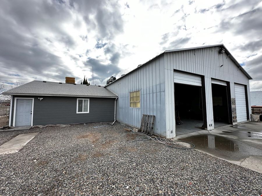 Commercial Shop Building with Good Exposure