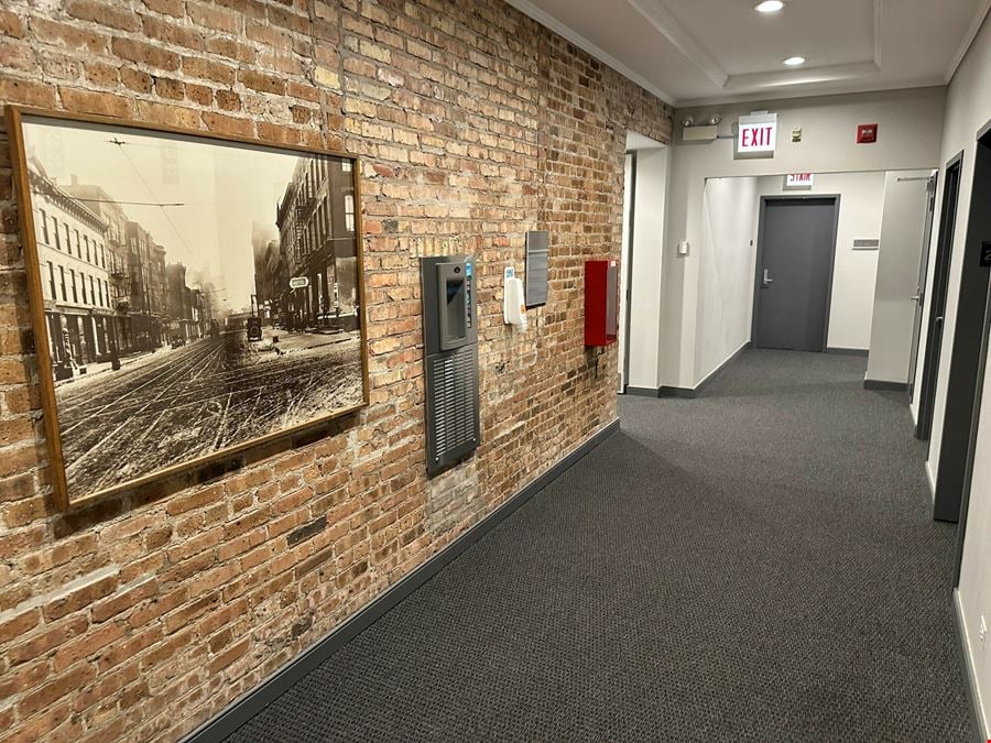 445 North Wells Street, Unit 203