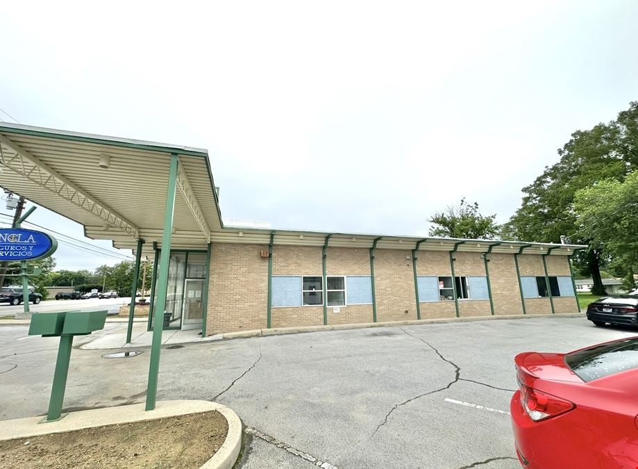 890 SF Office/Retail Space for Gross Lease on Brainerd Rd