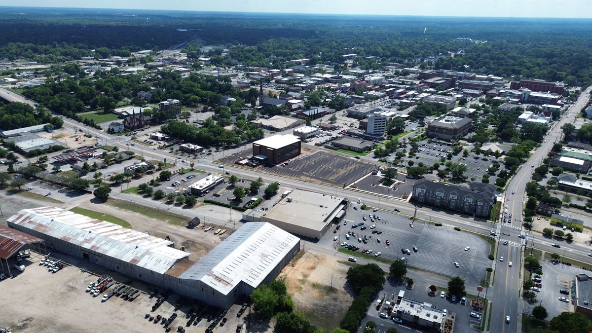 Calhoun Street E. 114 / Lafayette Dr. N