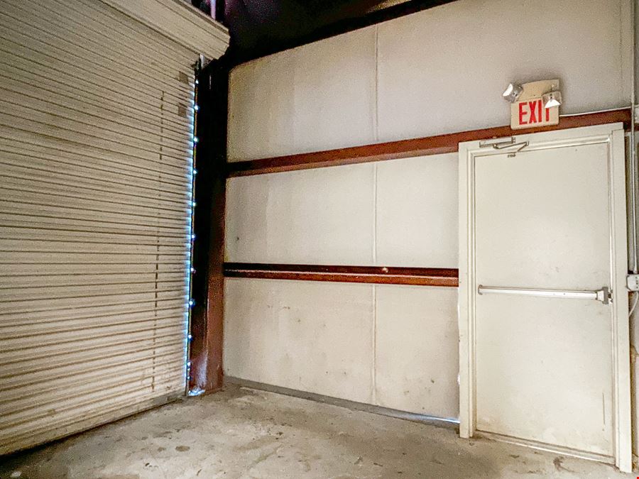 Spacious Office-Warehouse Suites ±0.4 Mile from I-12
