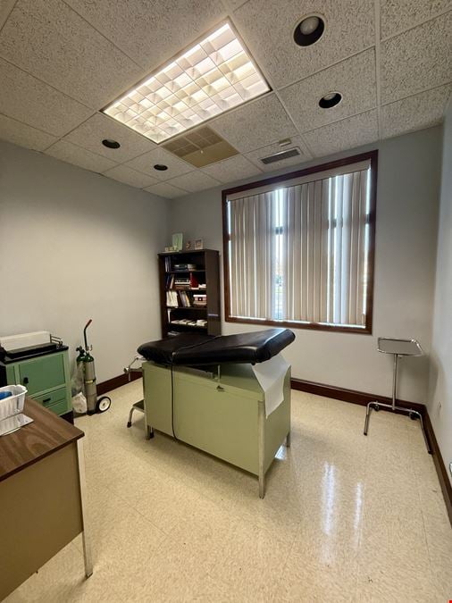 Easton Court Medical Office - 2892 SF
