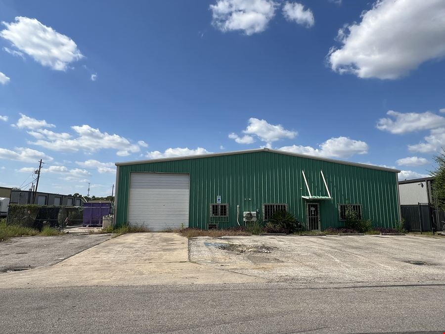 713 NEBRASKA STREET, SOUTH HOUSTON- 7,920 SF IND WAREHOUSE