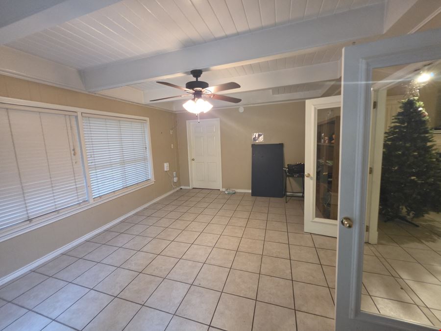 201 W Brookside