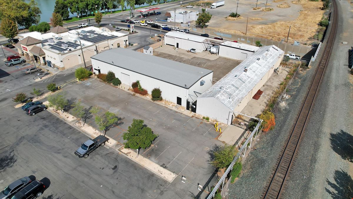 ±11,500 SF Of Clear Span Industrial Buildings + Fenced Lot