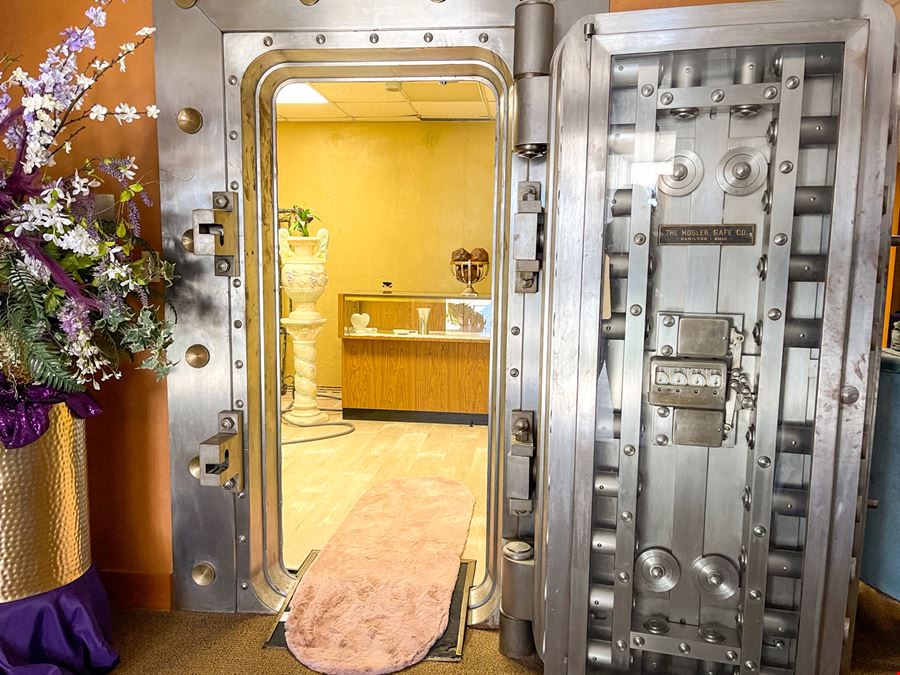 ±16,000 SF Commercial Building – Bank Buildout with Redevelopment Potential