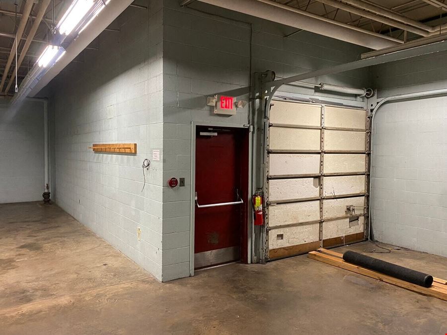 ±24,000 SF BLDG High Ceilings and Loading Docks