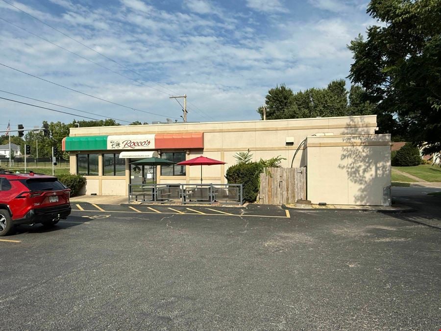 1,359 SF Freestanding Restaurant / Retail Building For Sale in Northeast Springfield