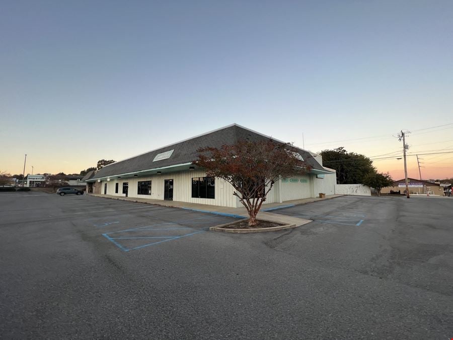 College Park Shopping Center - Out Parcel