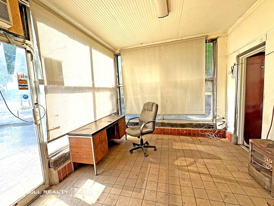 ±5,000 SF Auto-Service Garage For Sale