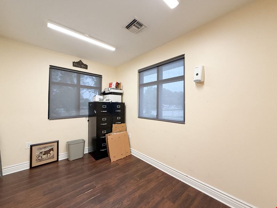 Fully Built out Corner Medical Office in Algiers