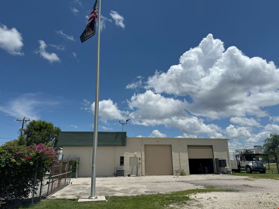 Rarely Available Commercial Flex Space in Cape Coral!