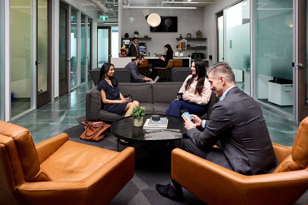 IQ Offices - – 250 University Avenue