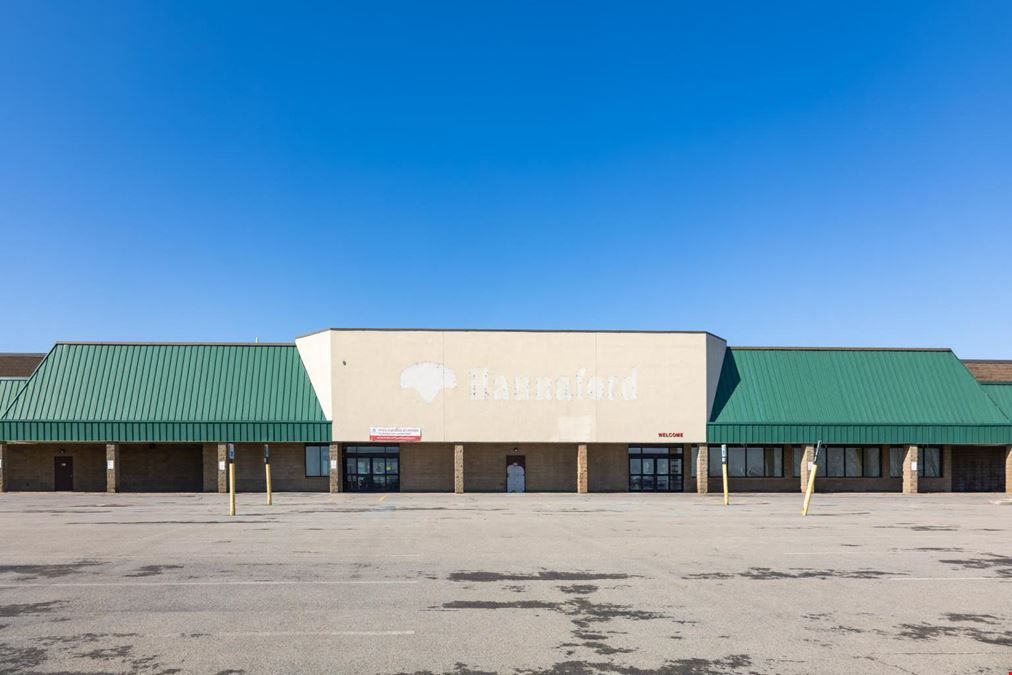 $1 Auction – Former Hannaford Supermarket Box | BJ’s and Ollie’s Anchored | 56,646 SF