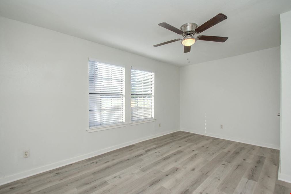 1051 W Little York Rd, Houston, TX 77091