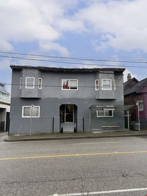 2532 Fraser Street