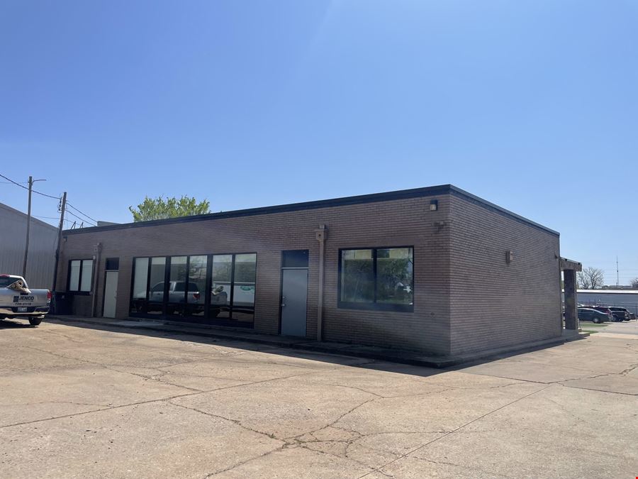 Office/Retail Building For Lease