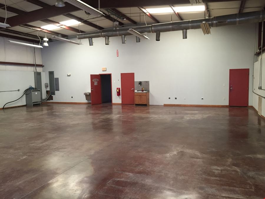 5,000 sq.ft. Office / Warehouse w/ Fenced Yard