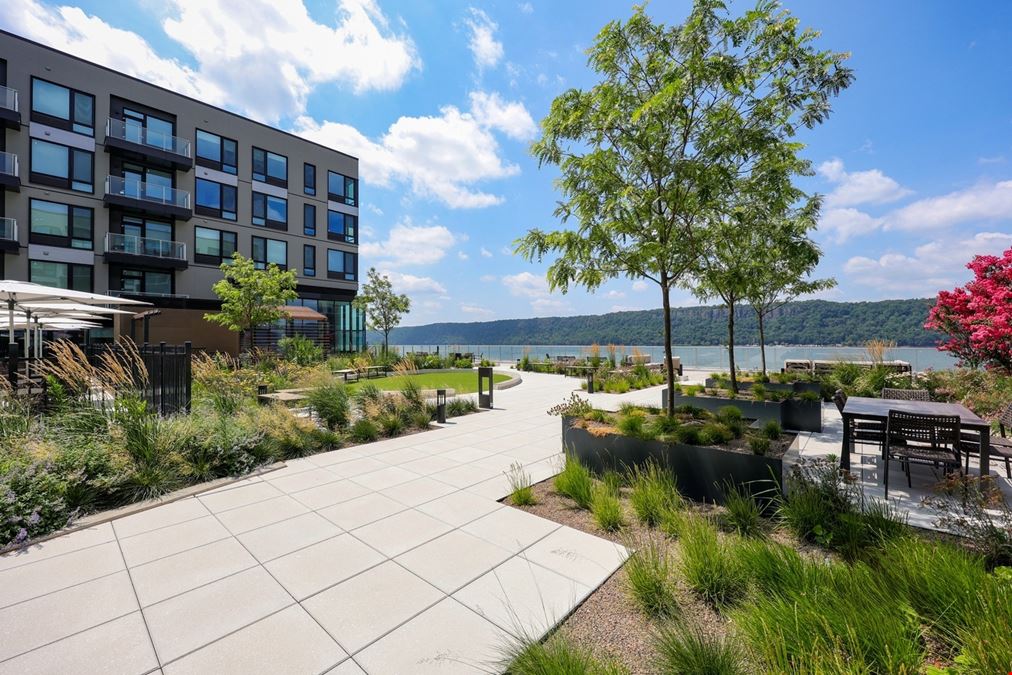 Hudson Piers