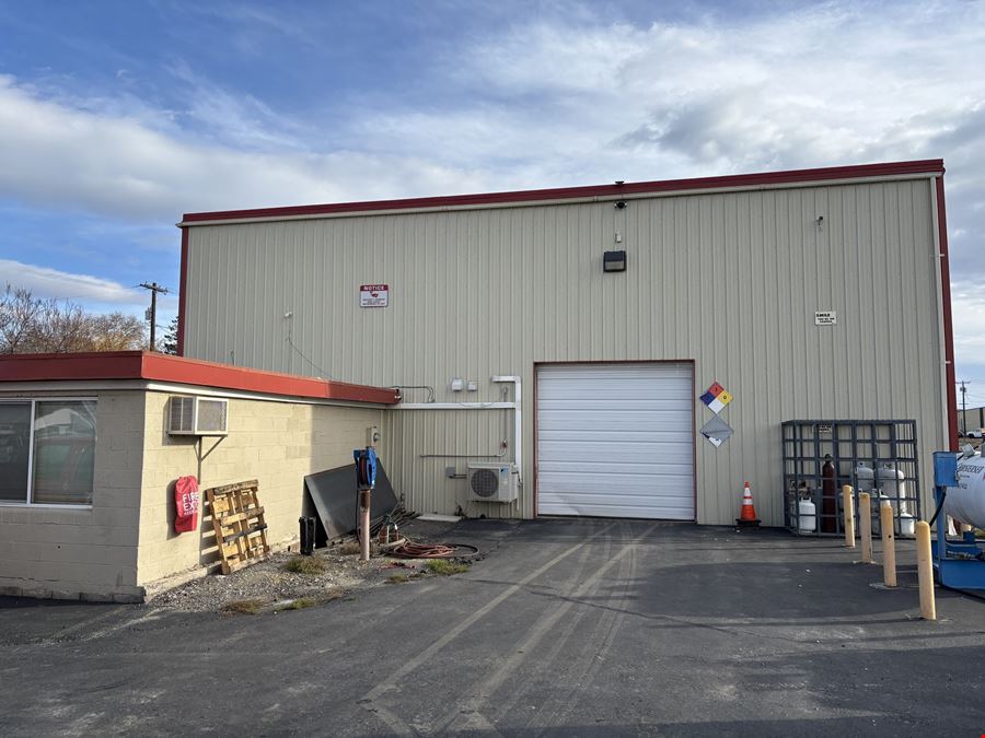 Kennewick Industrial Building + Yard