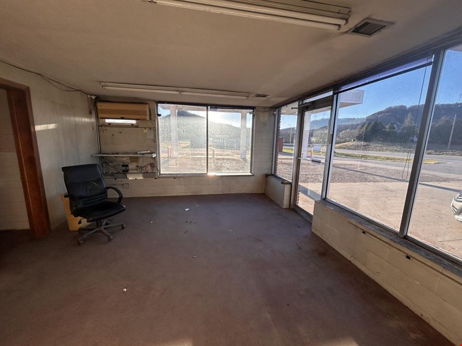 Versatile Automotive & Service Property with Excess Land | Near HWY 61