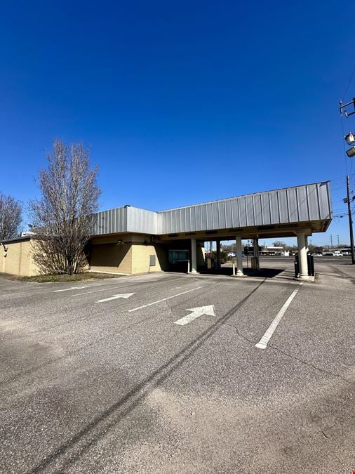 Former Bank Building on US-90