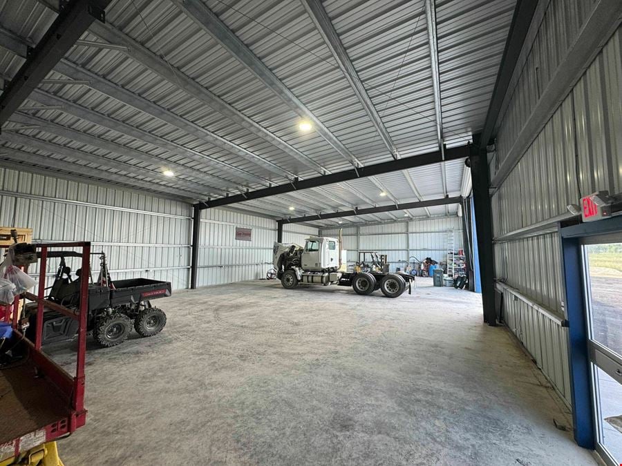 8470 North IH 35 Service Road
