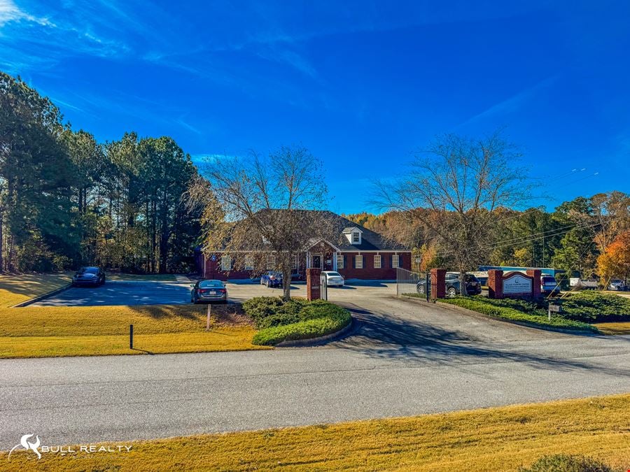 Freestanding Multi-Use Building | Sale or Lease | ±8,000 SF | ±4,000 SF Available