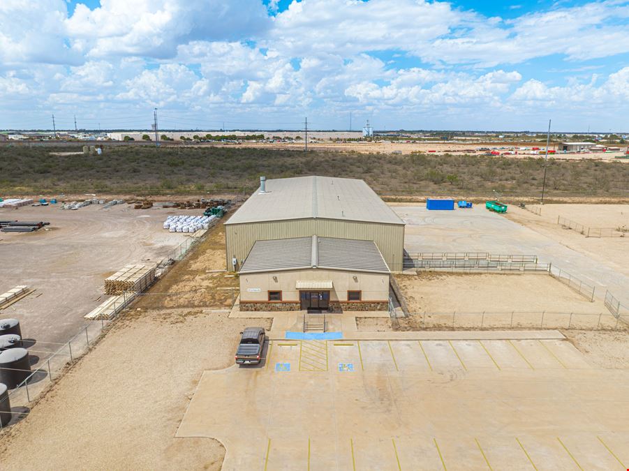 Warehouse/Office Building on ±10.91 Acres