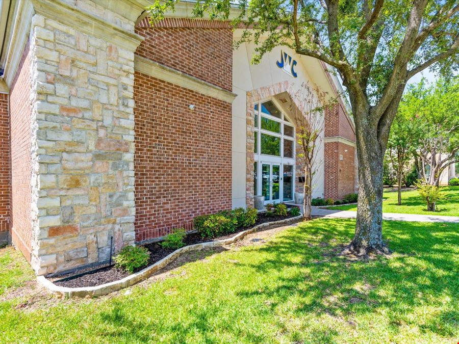 425 E Southlake Blvd