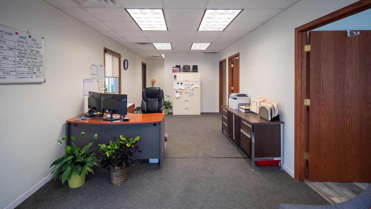 Turn key Professional Suite with Onsite Parking