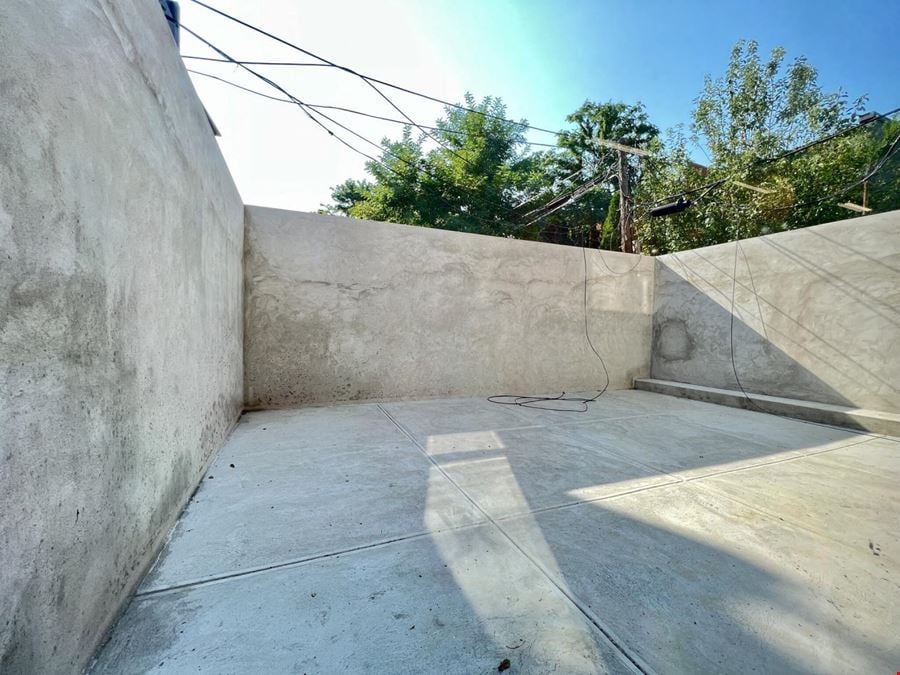 1104 Bedford Ave