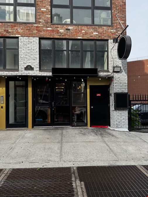 2,000 SF | 317 Union Avenue | Corner Turn-Key Restaurant with Glass Frontage for Sale