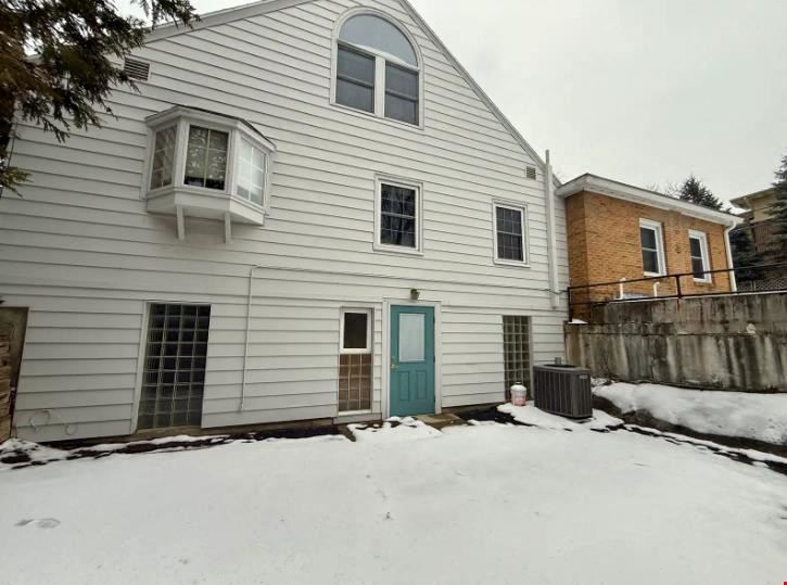 415 W. Grand River Ave.