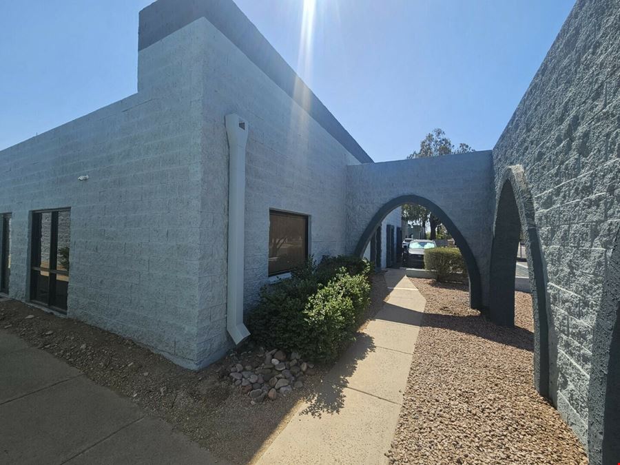 519 W Lone Cactus Dr