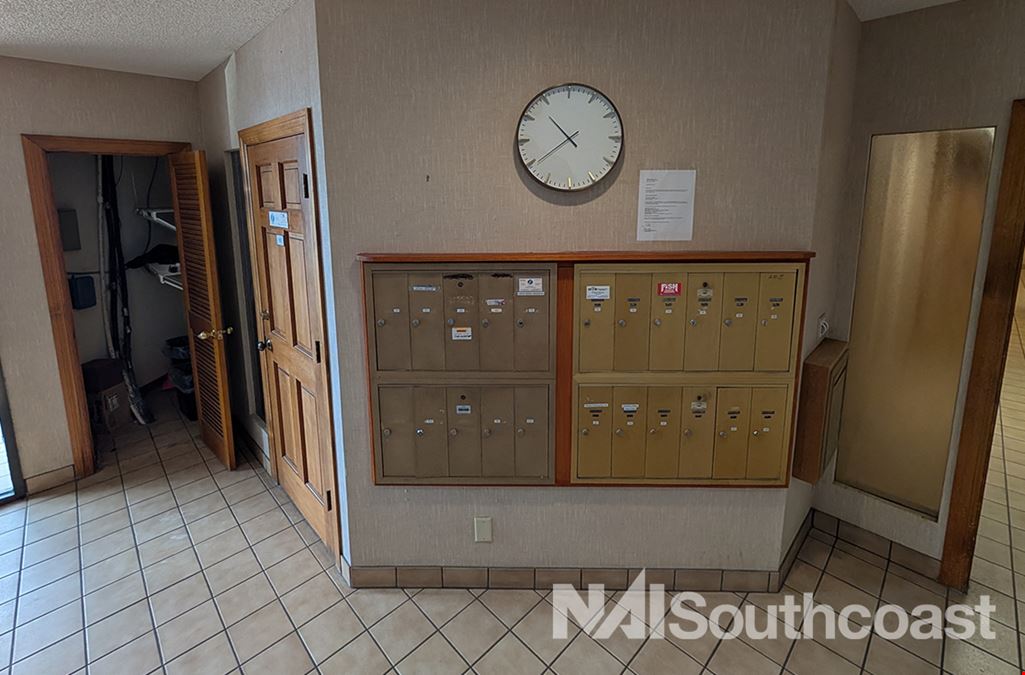 ±1,253 SF - West Bridge Office