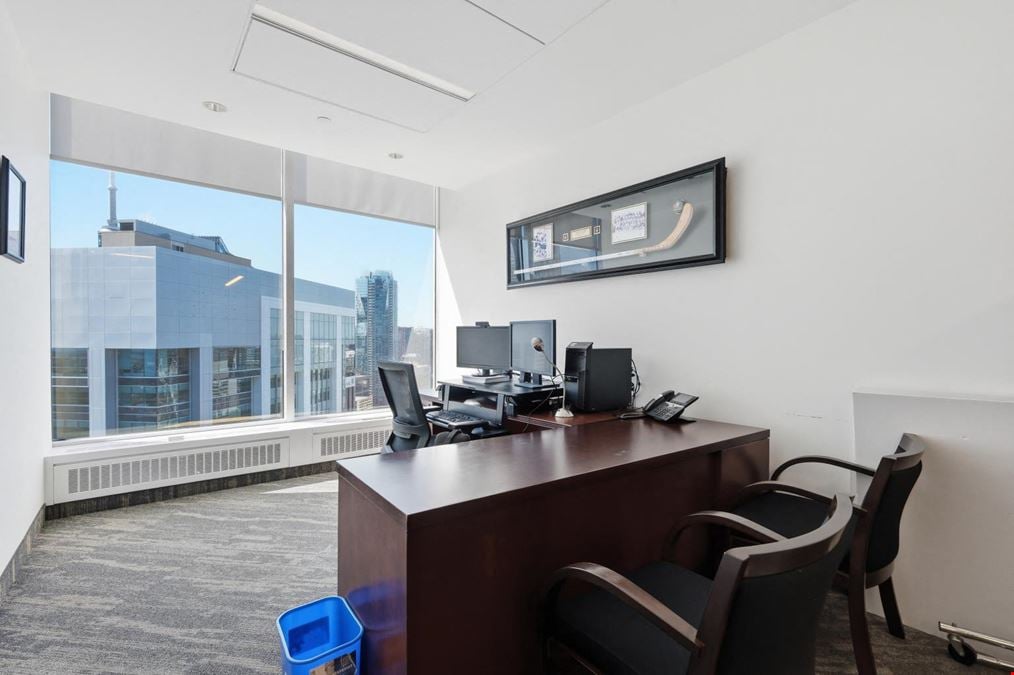 20 Queen St W