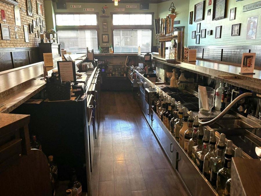 FORMER MOORES IRISH PUB