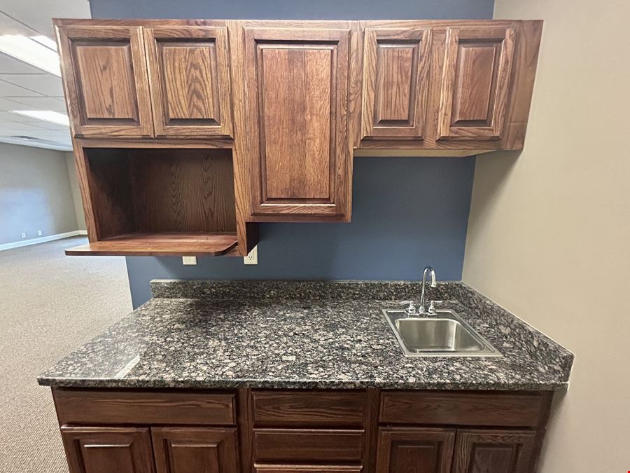 5084 Wooster Rd - Wooster Park Office Condos
