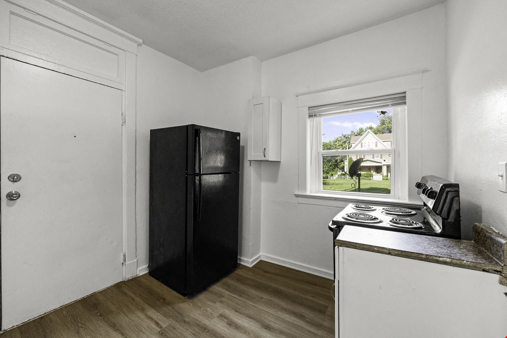 2207 E 24th Ter