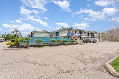 Preview of Retail space for Sale at 181 SW Bluebell Drive