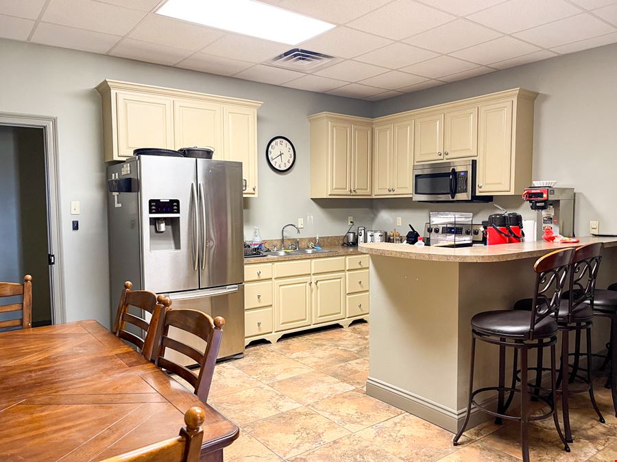 Updated Office with I-10 Frontage & Signage Potential
