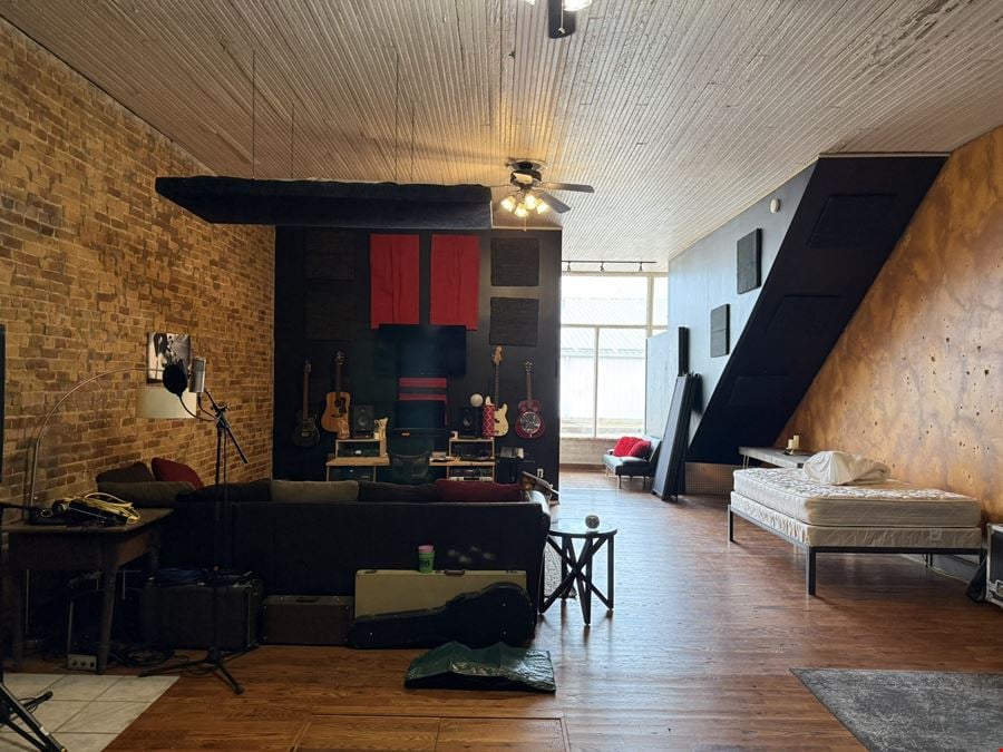 RETAIL WITH AIRBNB LOFT FOR SALE