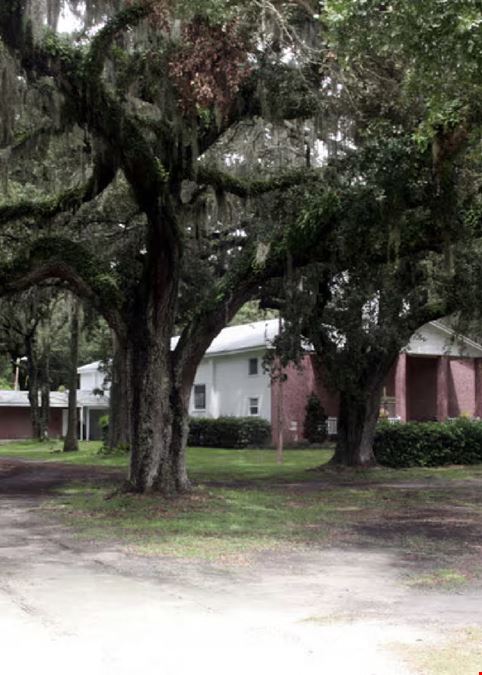 8910 N US Highway 301