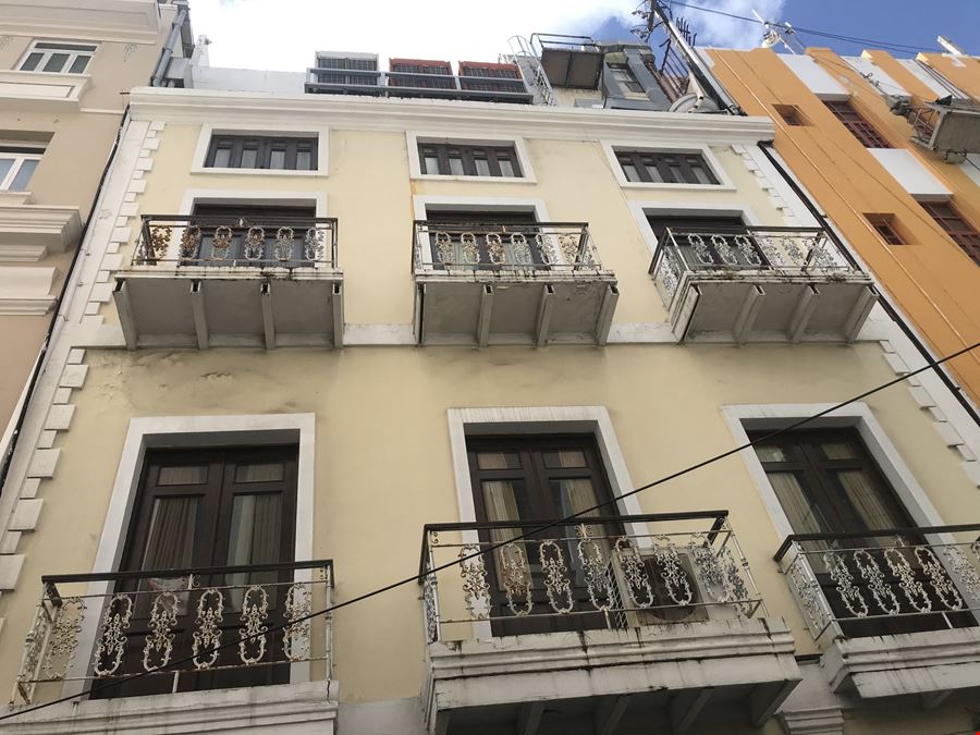 Old San Juan, Recinto Sur Street - Former 12-room Hotel - FOR SALE