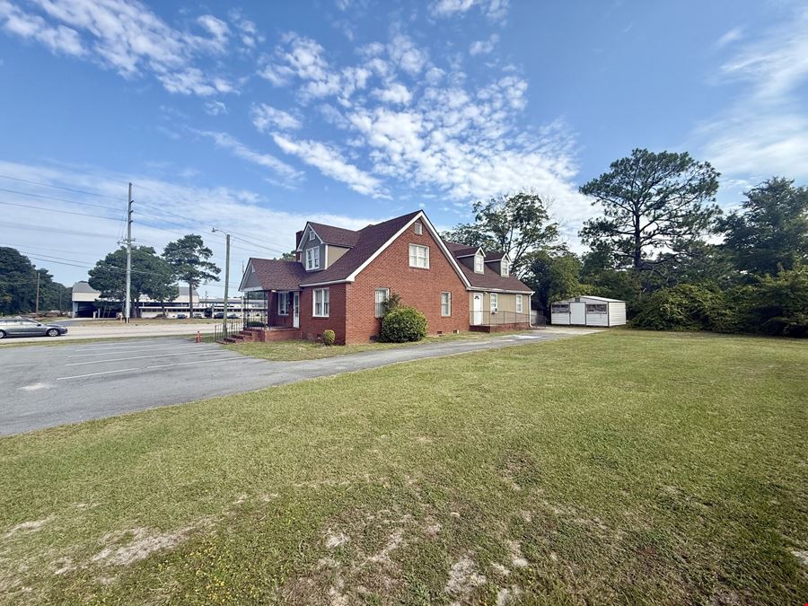 949 Country Club Dr